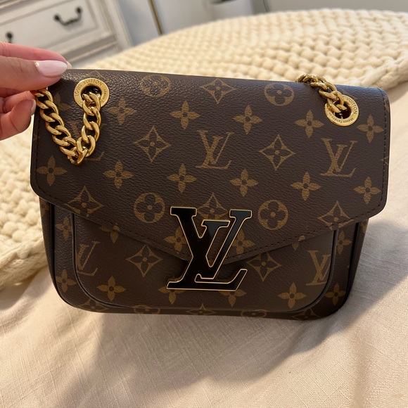 Louis Vuitton Passy - Picture 1 of 3